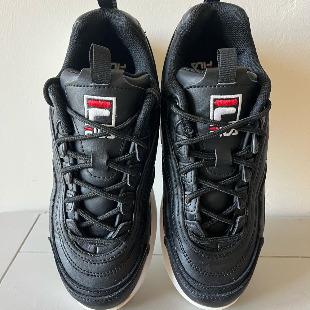 Like New Fila Black Sneakers - only used once! Size 8 with Box 📦
